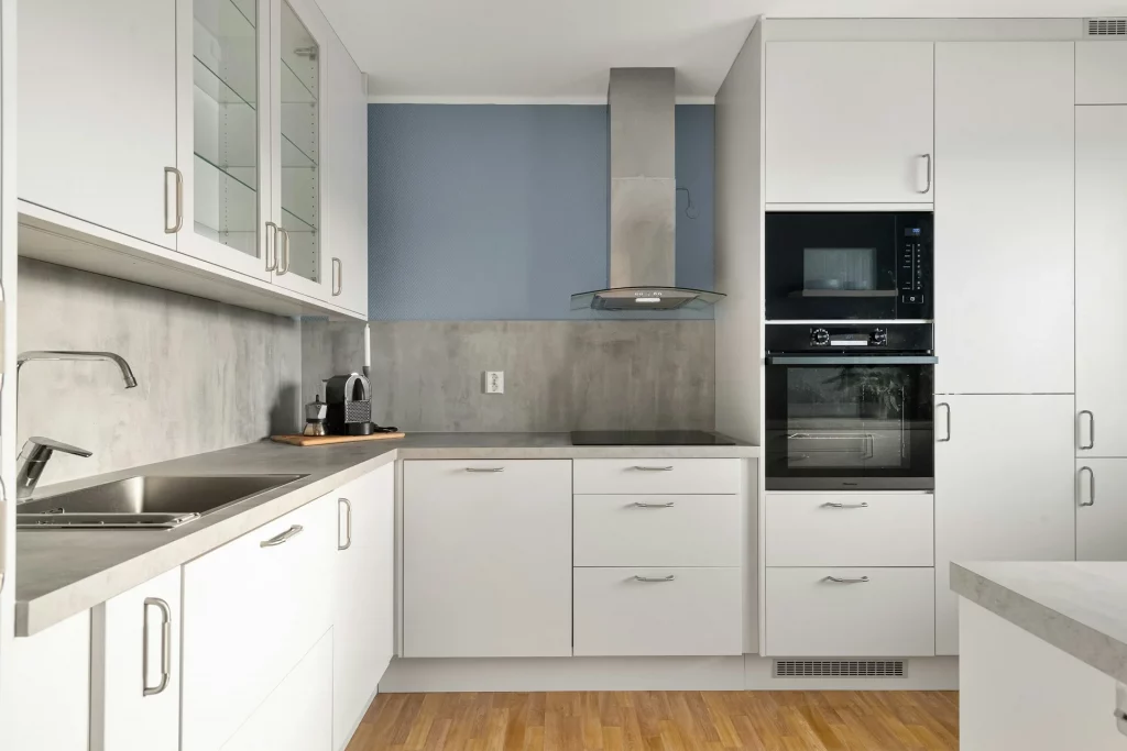 Revestir las paredes de la cocina sin obra