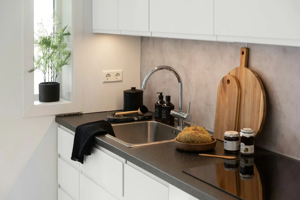 materiales para revestir las paredes de la cocina sin obra: microcemento